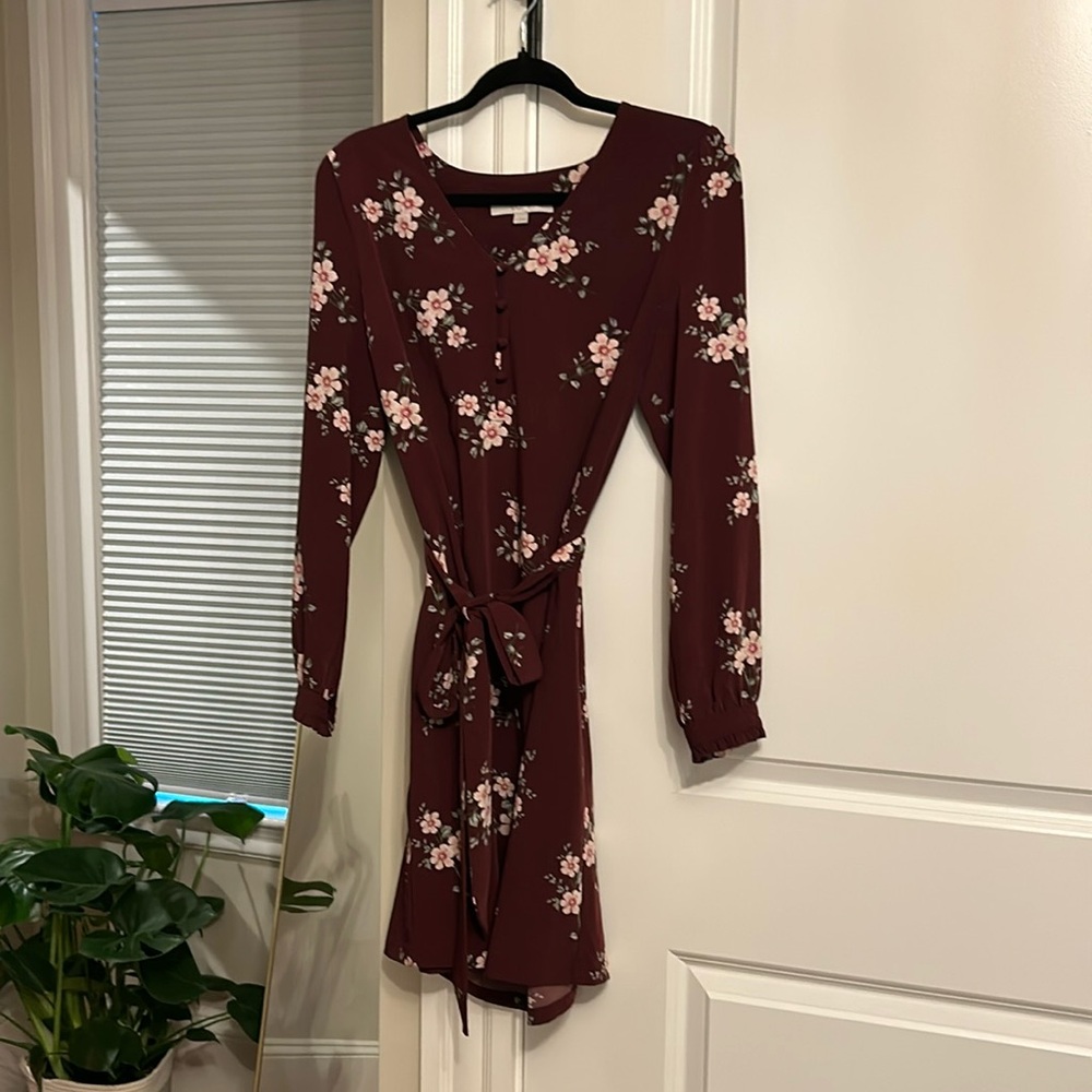 Cute feminine tie waist dress with buttons detail and ruffled cuffs